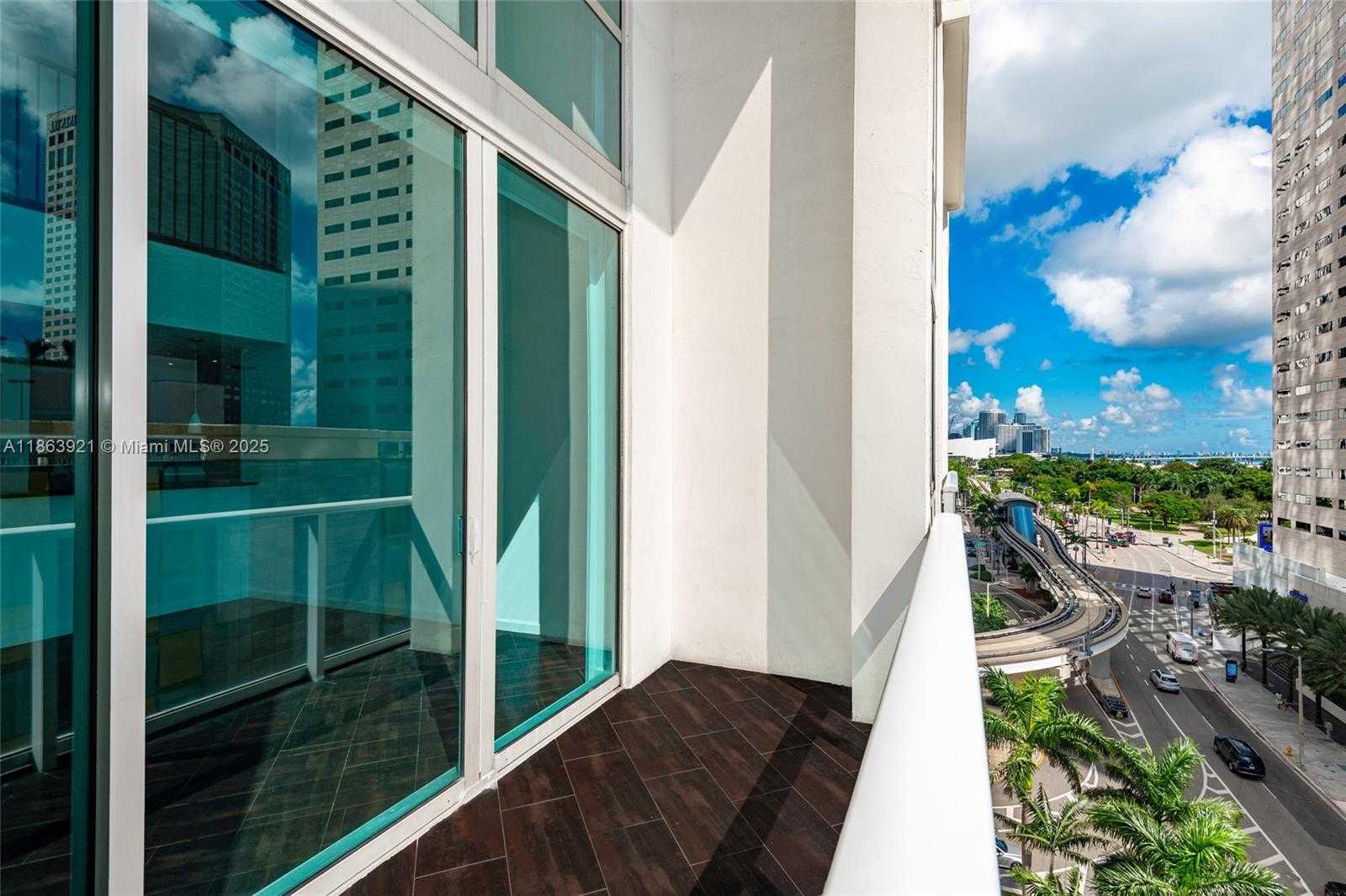Small Image of 300 SOUTH BISCAYNE BLVD #Loft 826, Miami Number 28