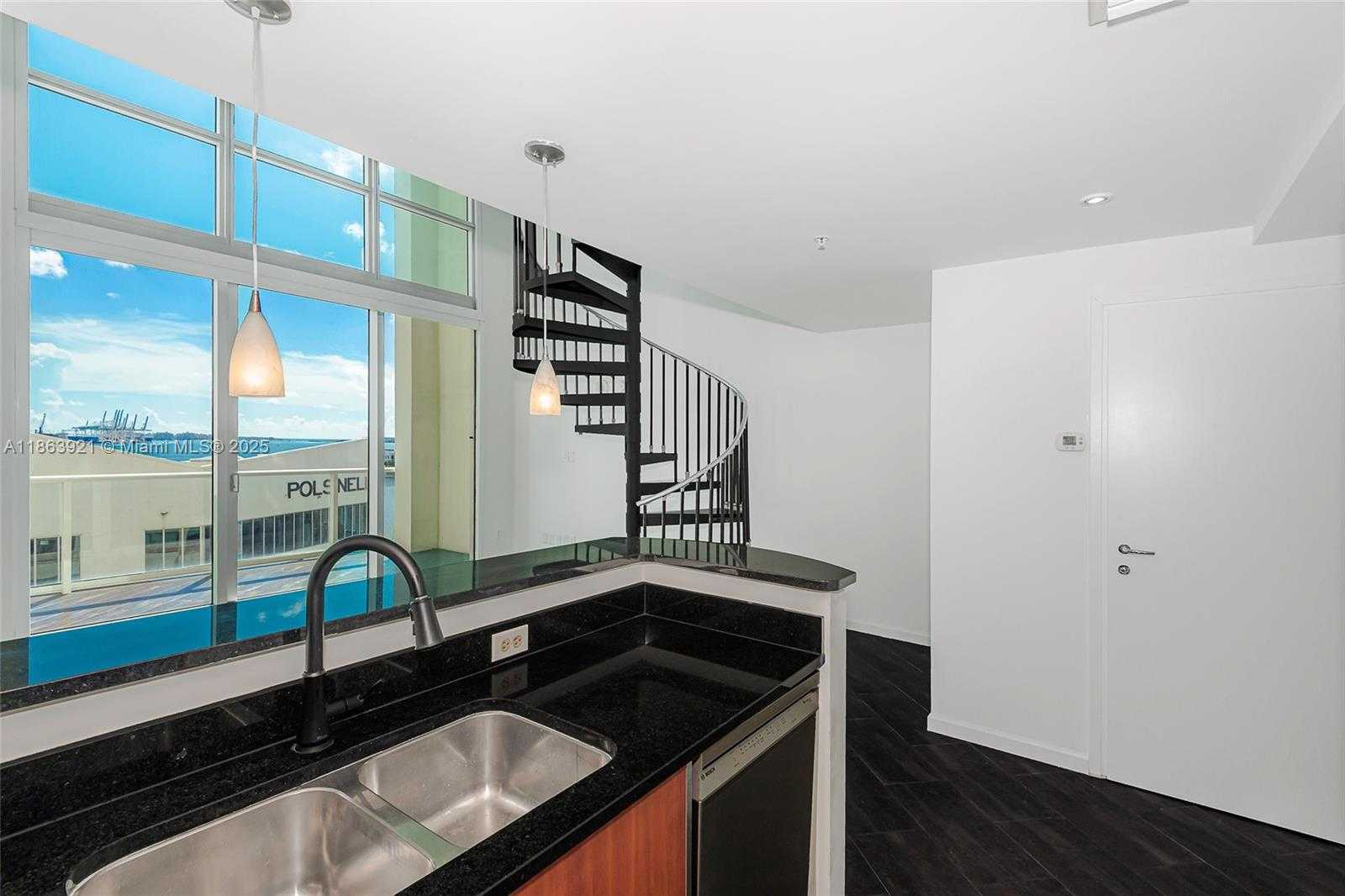 Small Image of 300 SOUTH BISCAYNE BLVD #Loft 826, Miami Number 33