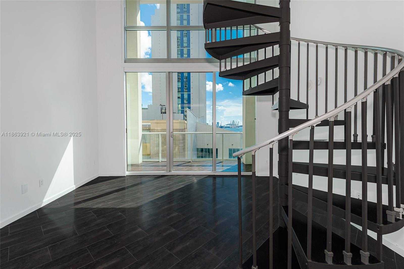 Small Image of 300 SOUTH BISCAYNE BLVD #Loft 826, Miami Number 35