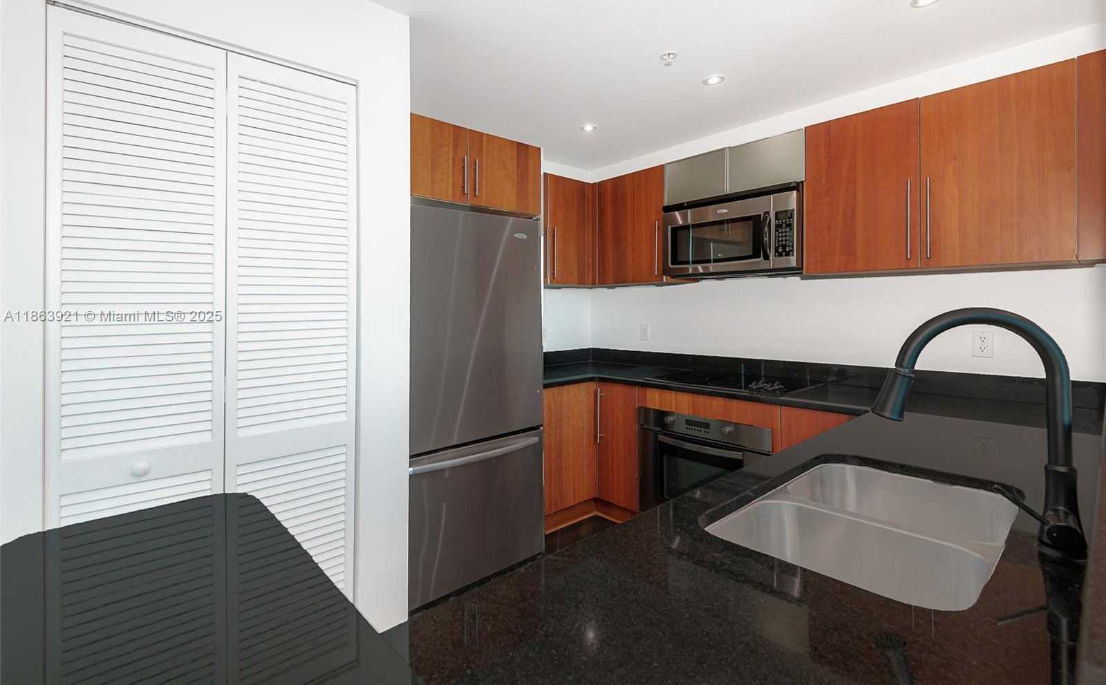 Small Image of 300 SOUTH BISCAYNE BLVD #Loft 826, Miami Number 44