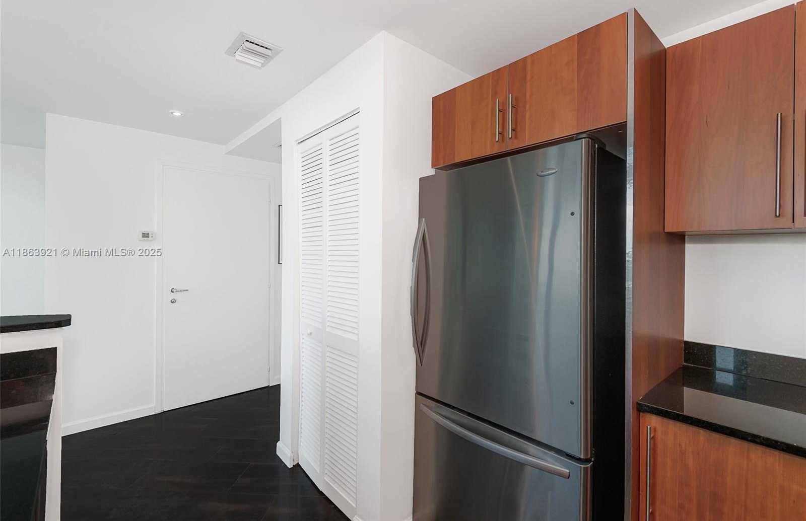 Small Image of 300 SOUTH BISCAYNE BLVD #Loft 826, Miami Number 46