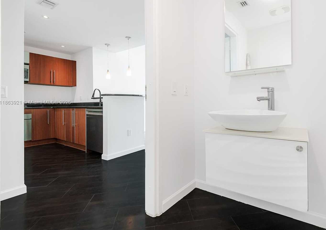 Small Image of 300 SOUTH BISCAYNE BLVD #Loft 826, Miami Number 47