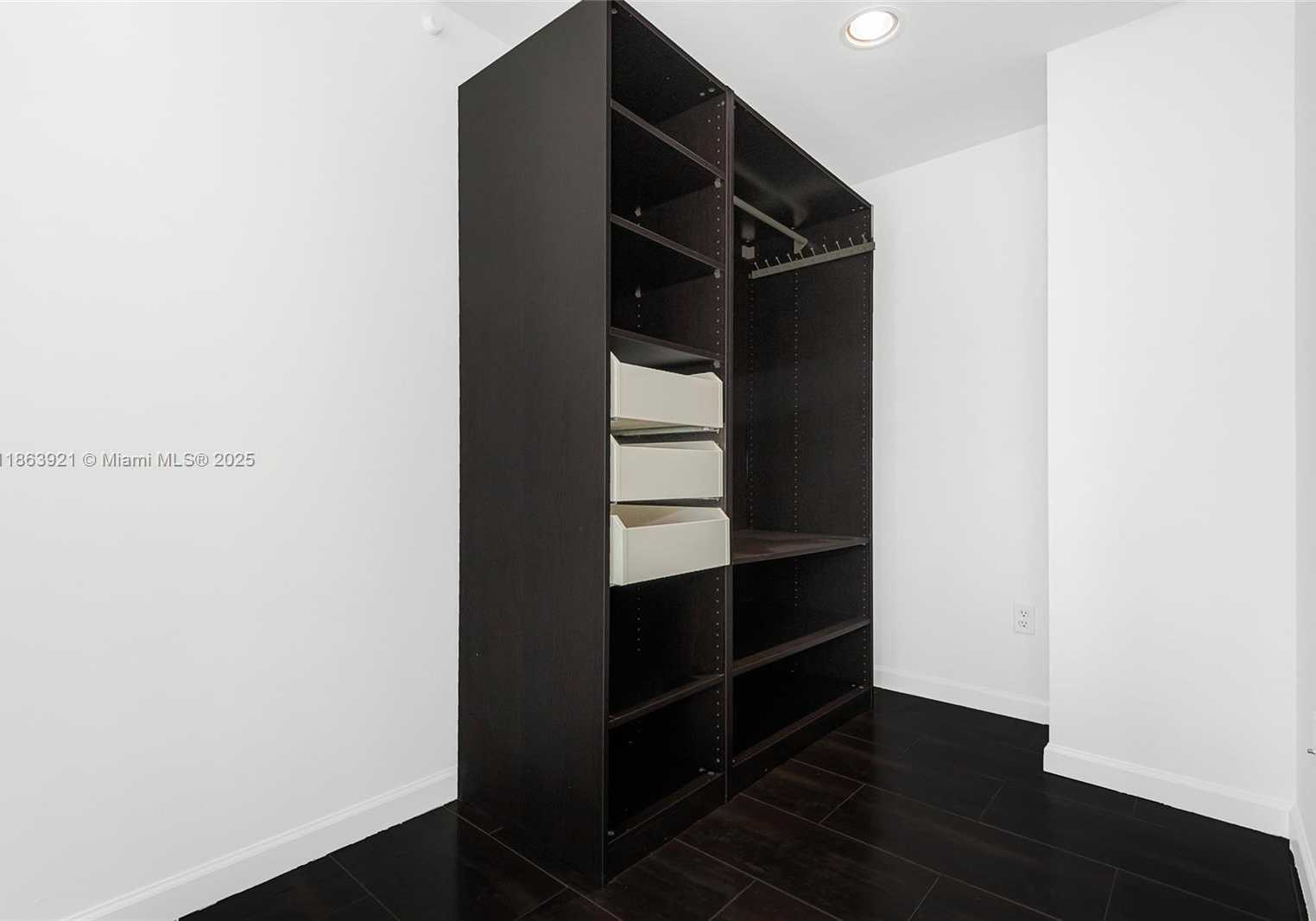 Small Image of 300 SOUTH BISCAYNE BLVD #Loft 826, Miami Number 49