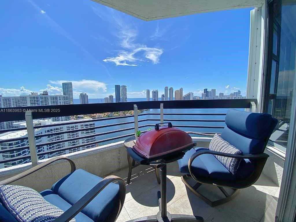 Small Image of 3530 MYSTIC POINTE DR #3014, Aventura Number 13