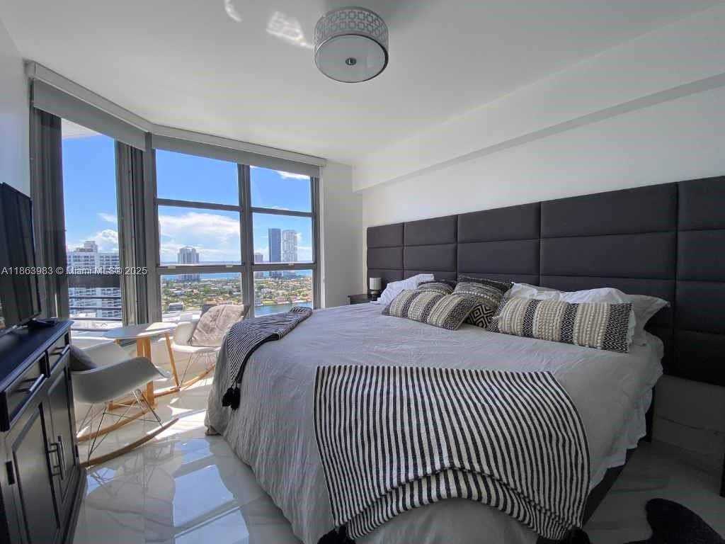 Small Image of 3530 MYSTIC POINTE DR #3014, Aventura Number 15
