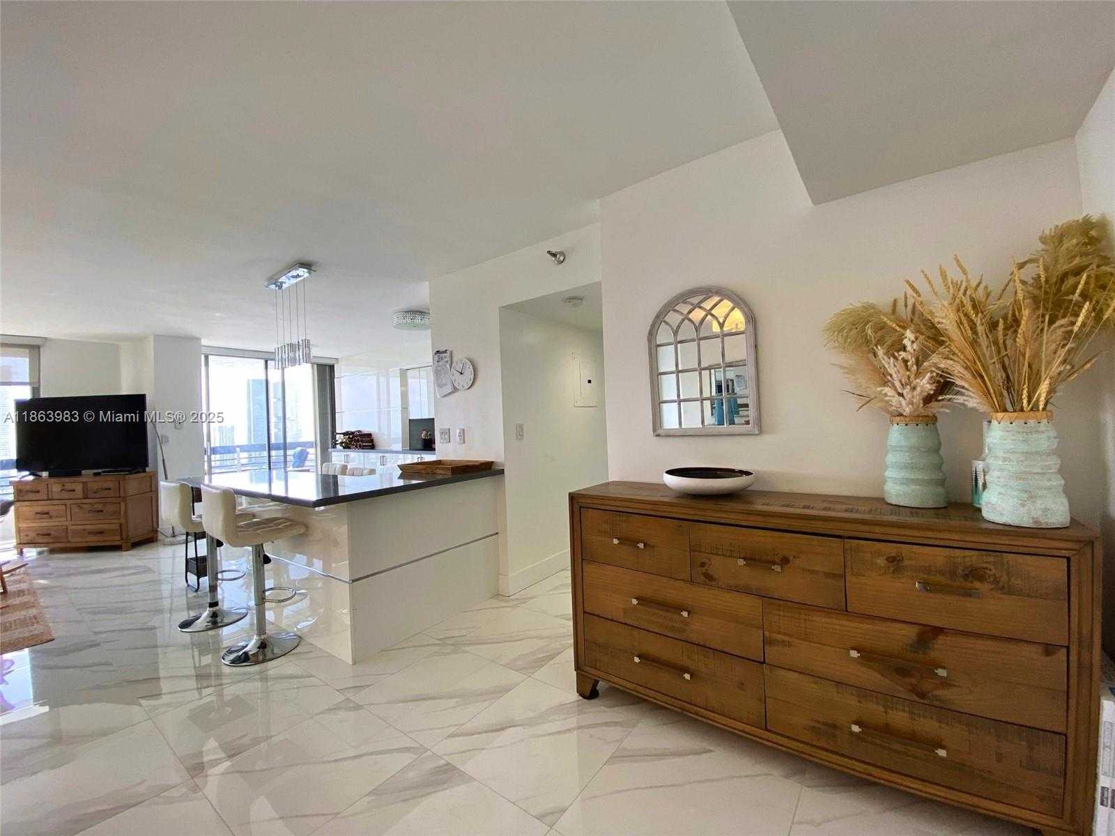 Small Image of 3530 MYSTIC POINTE DR #3014, Aventura Number 2