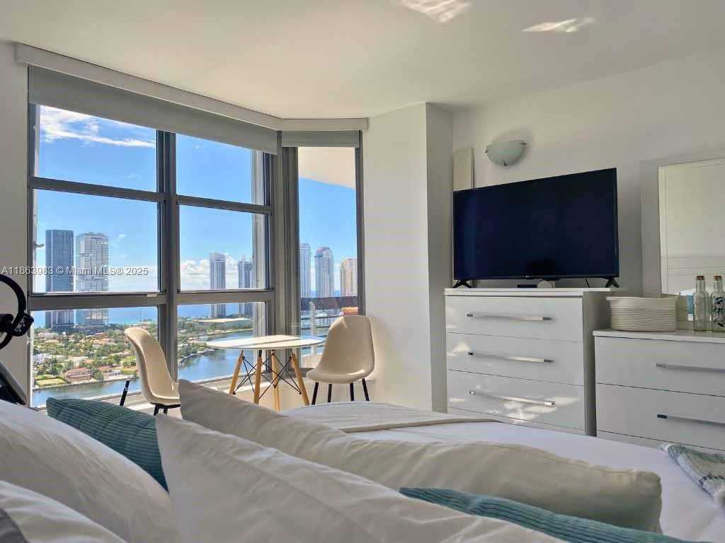 Small Image of 3530 MYSTIC POINTE DR #3014, Aventura Number 26