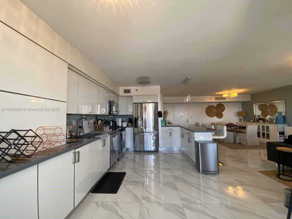 Small Image of 3530 MYSTIC POINTE DR #3014, Aventura Number 3