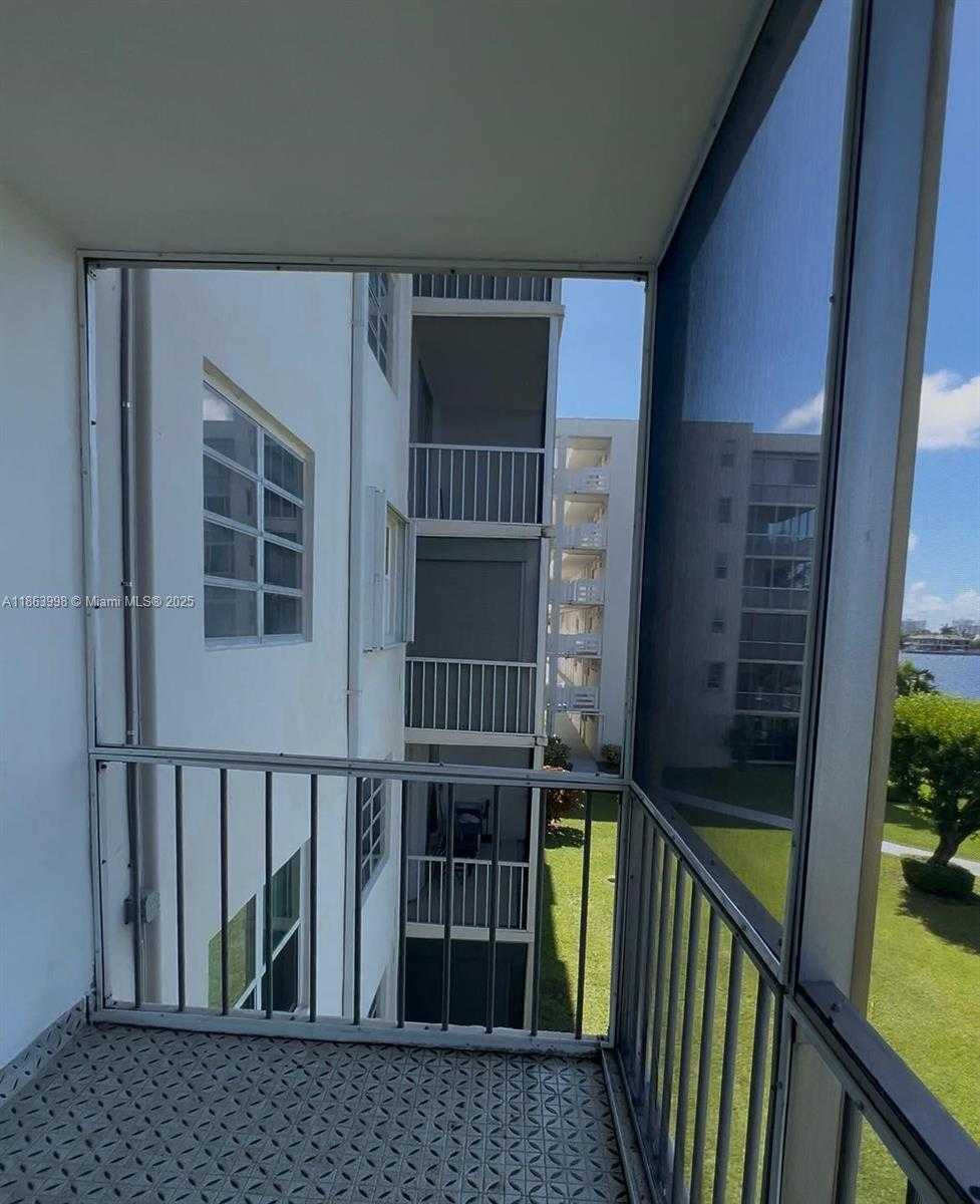 Small Image of 3000 MARCOS DR #P311, Aventura Number 4