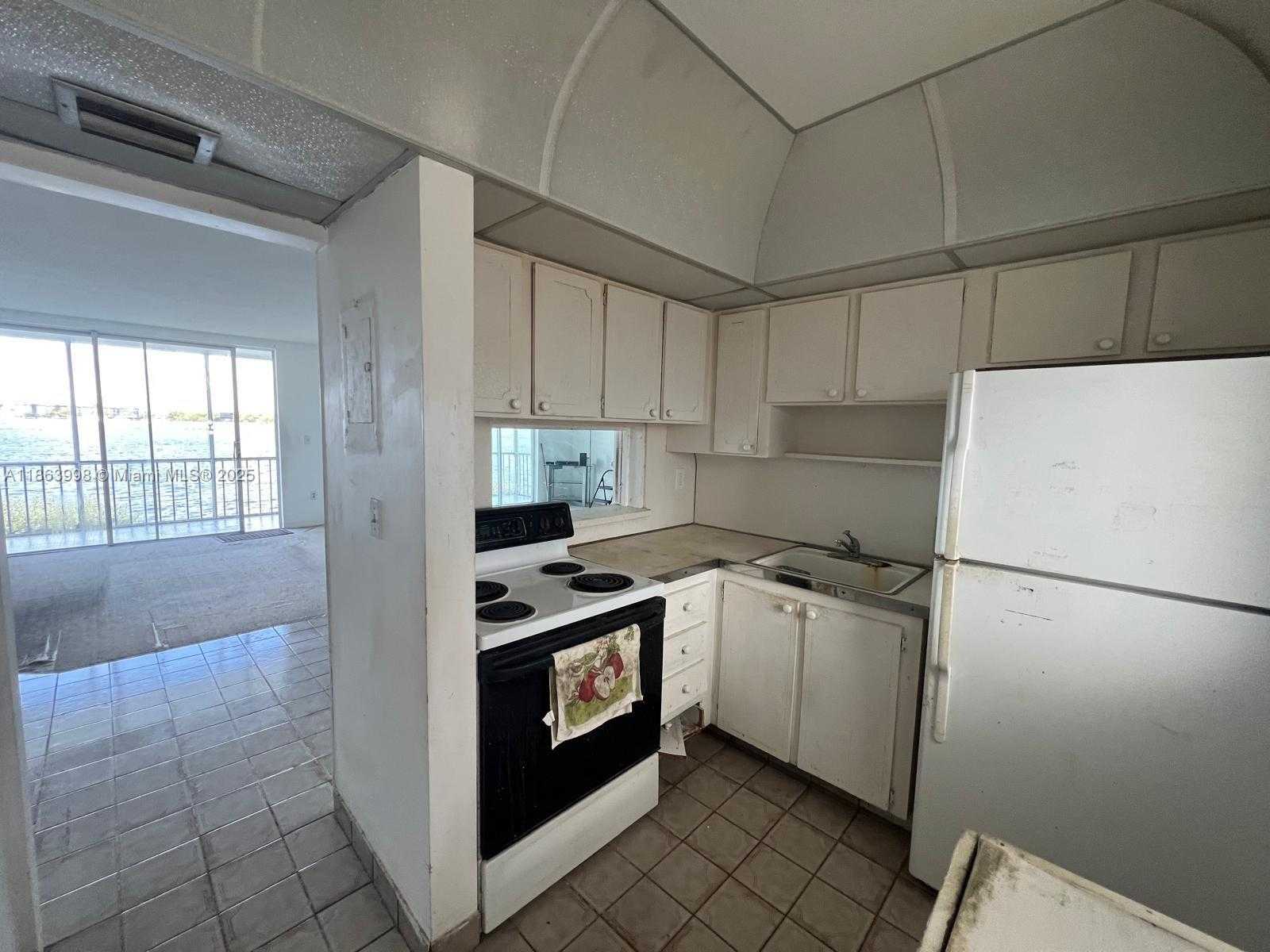 Small Image of 3000 MARCOS DR #P311, Aventura Number 5