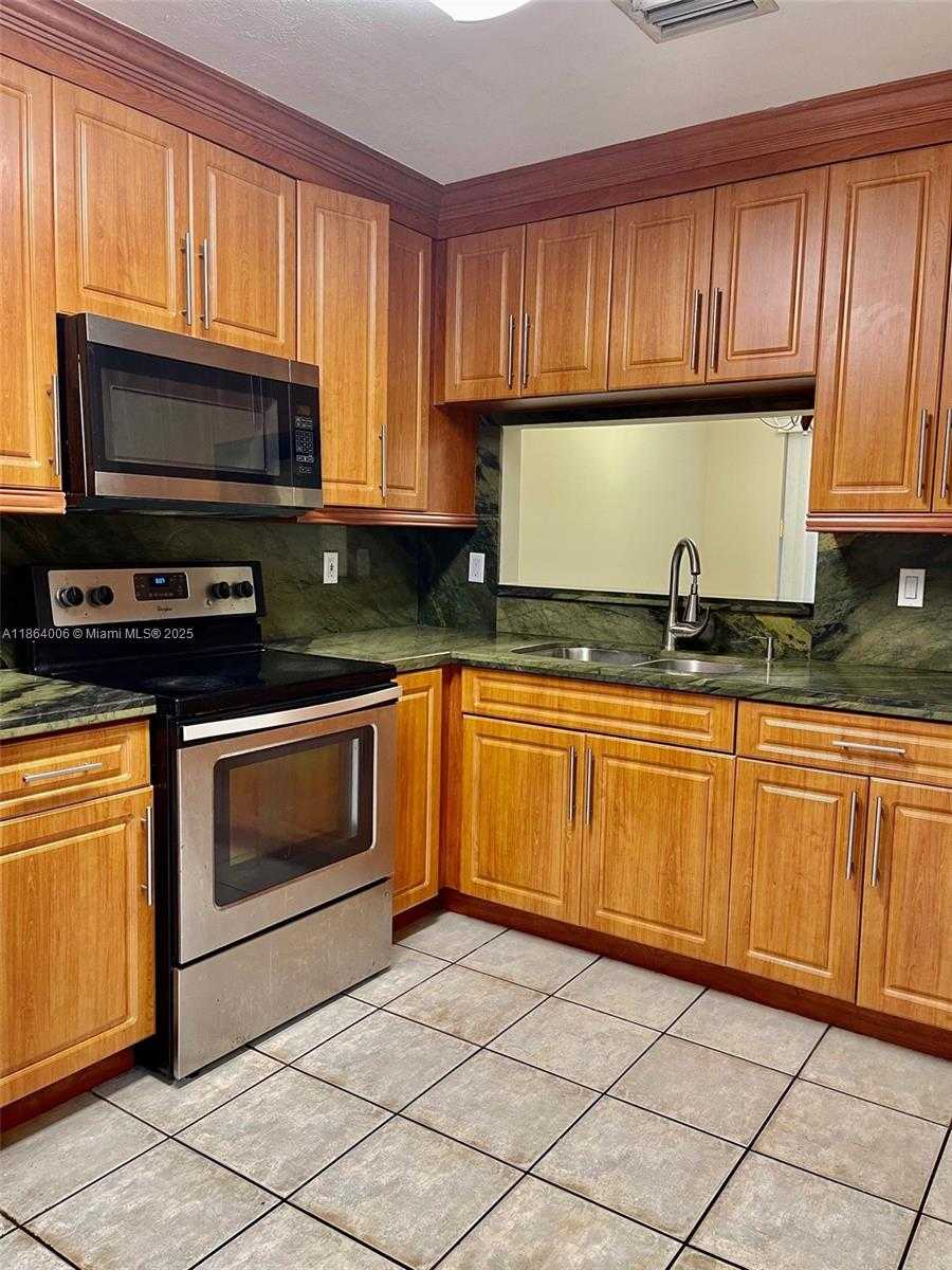 Small Image of 7362 SOUTH WEST 162ND PL, Miami Number 10