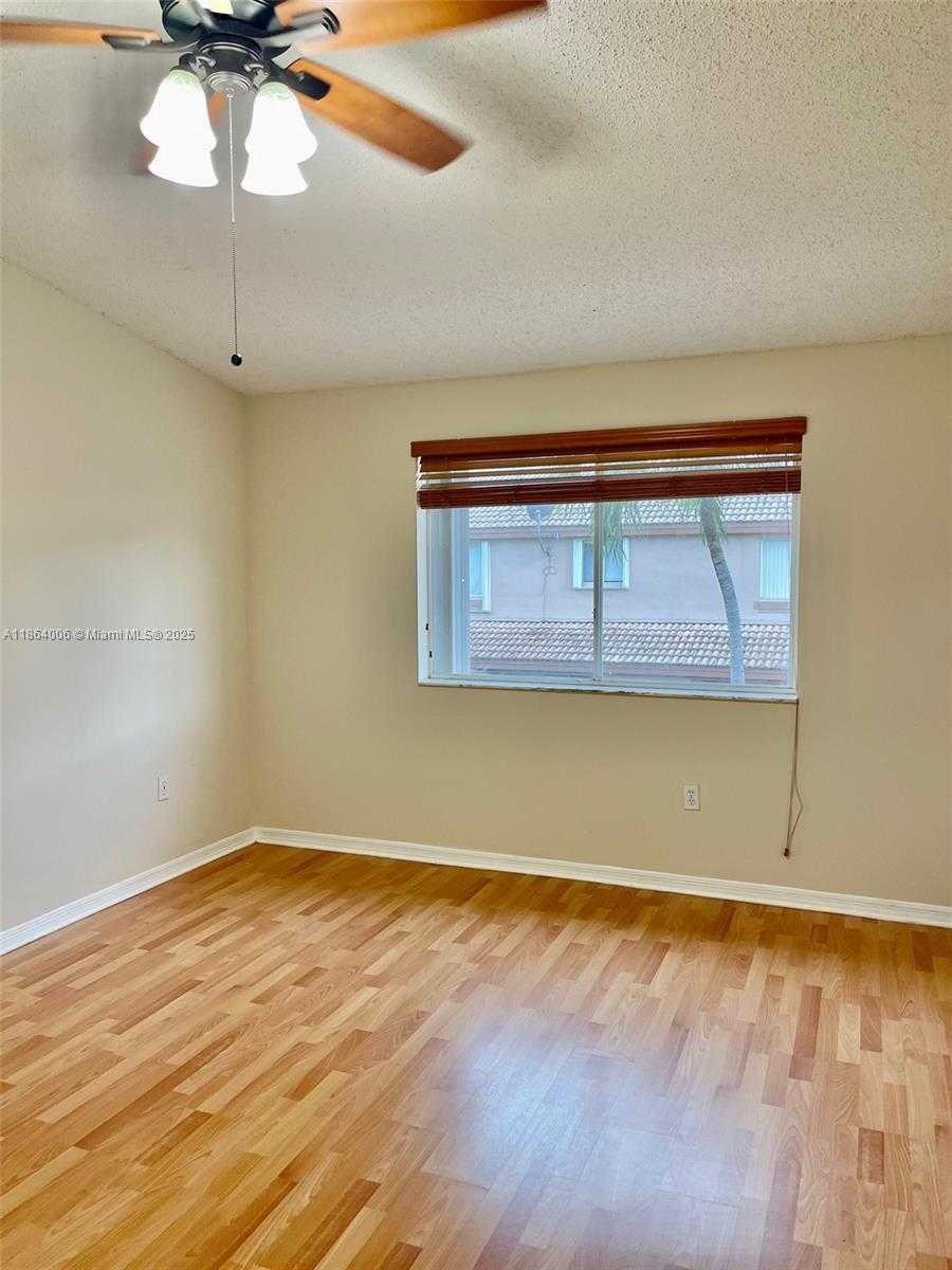 Small Image of 7362 SOUTH WEST 162ND PL, Miami Number 17