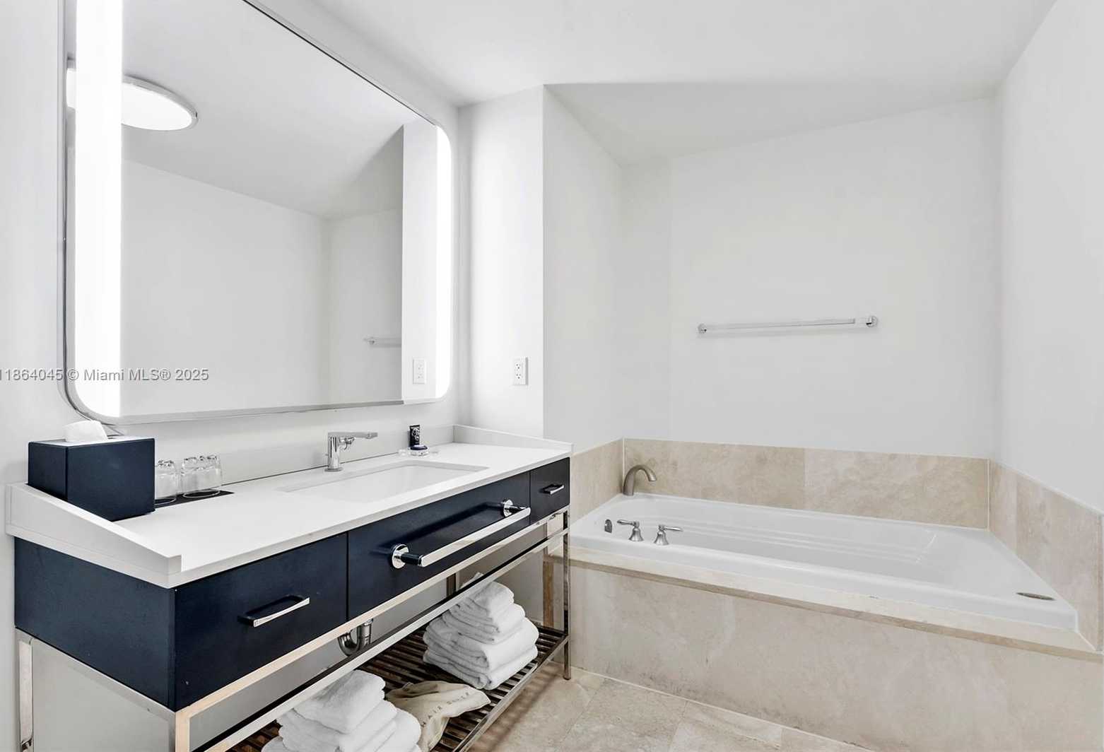 Small Image of 4401 COLLINS AVE #2907, Miami Beach Number 25