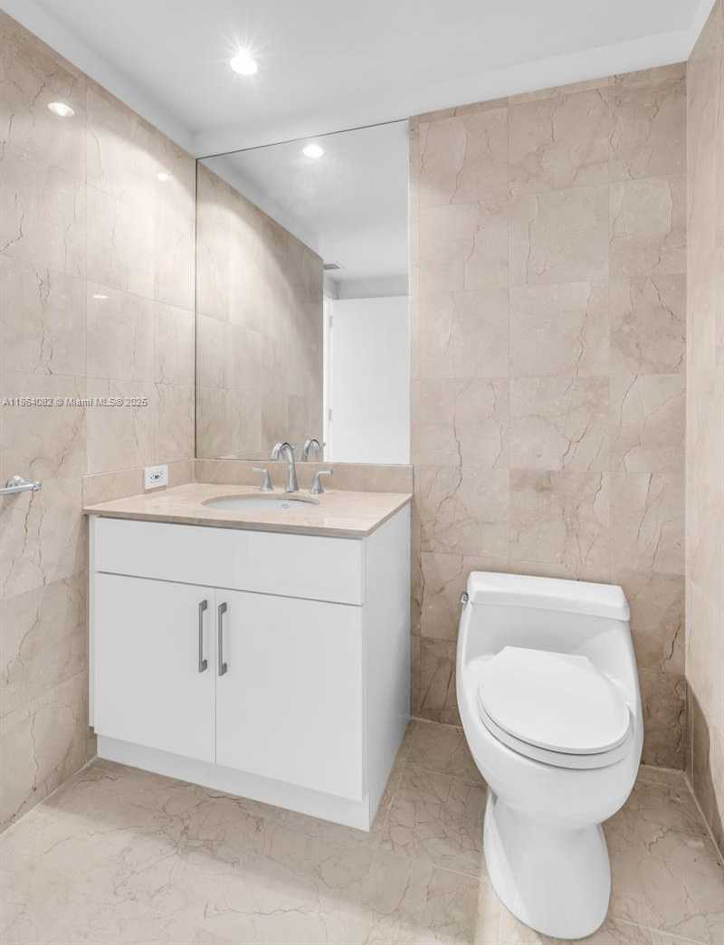 Small Image of 808 BRICKELL KEY DR #3205, Miami Number 21