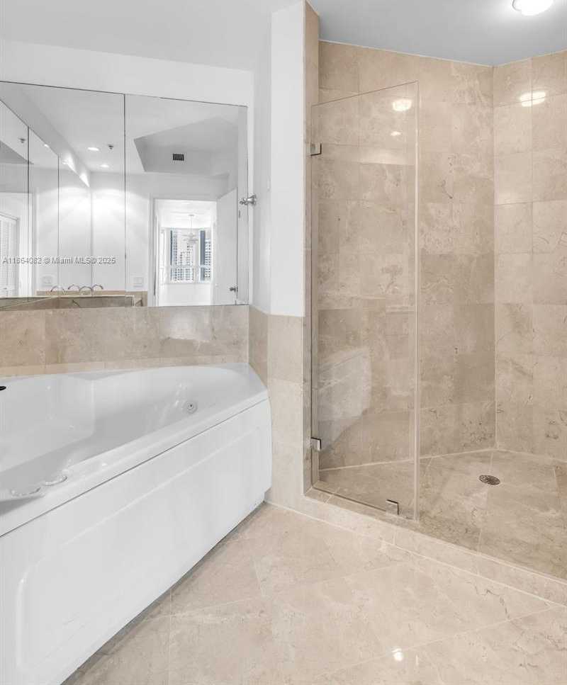 Small Image of 808 BRICKELL KEY DR #3205, Miami Number 30