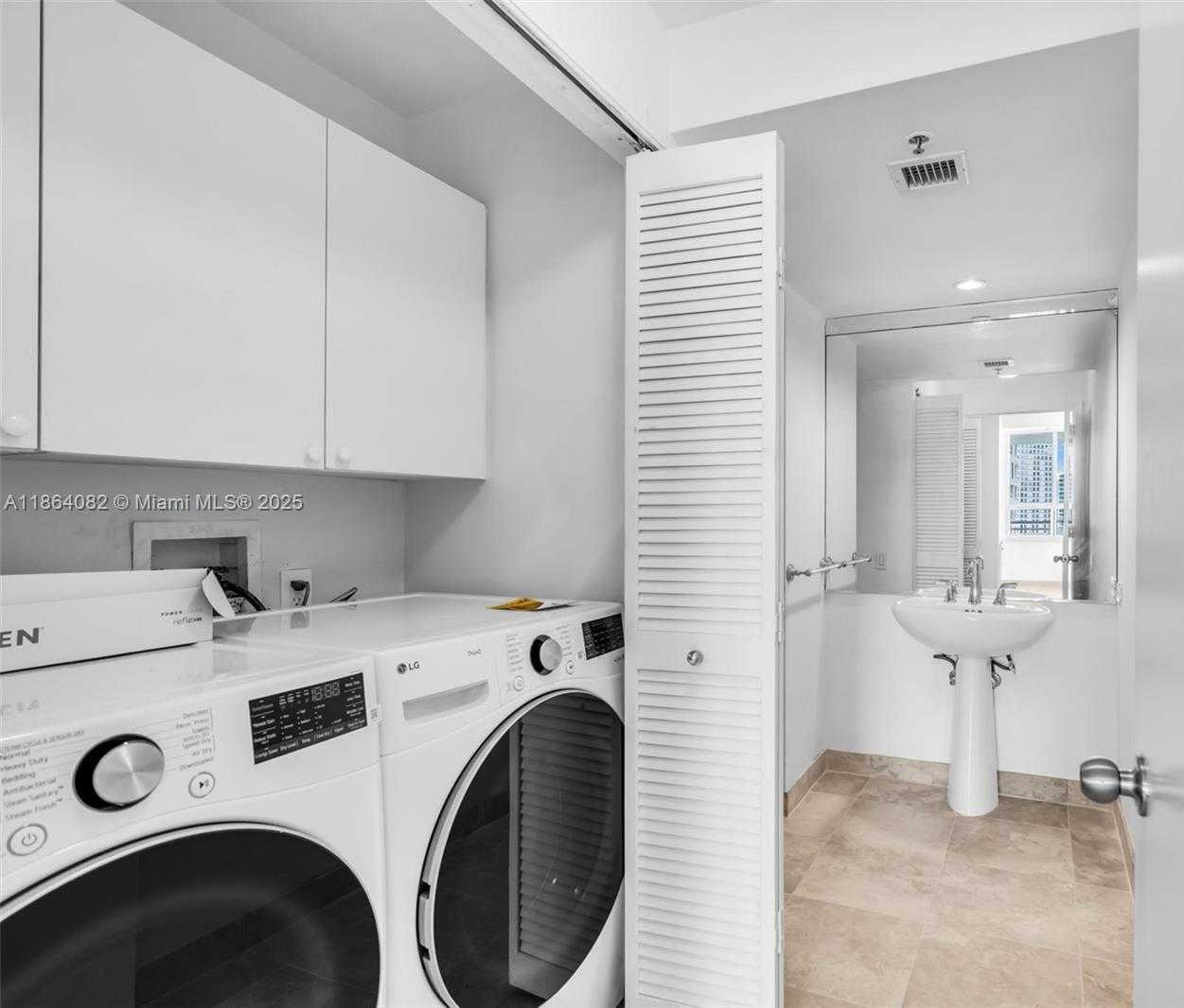 Small Image of 808 BRICKELL KEY DR #3205, Miami Number 32