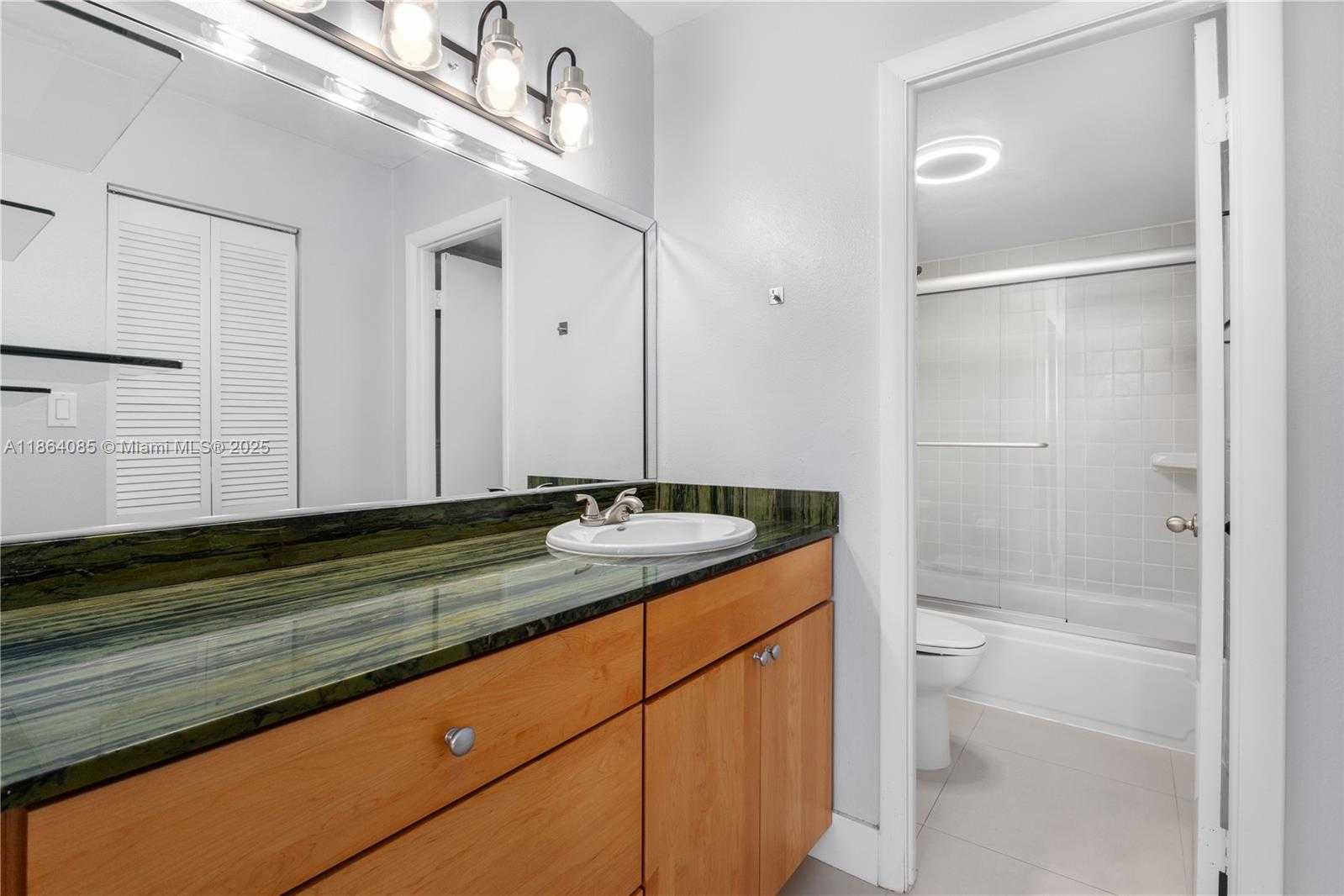 Small Image of 6900 BAY DR #11E, Miami Beach Number 20