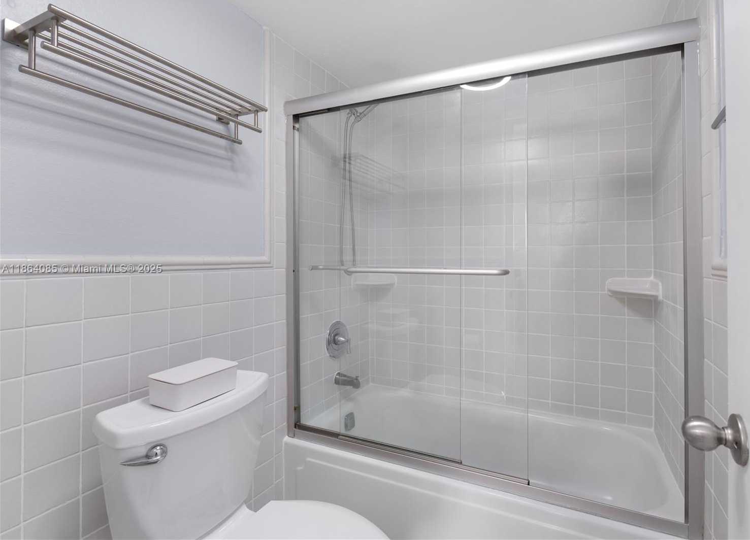 Small Image of 6900 BAY DR #11E, Miami Beach Number 21