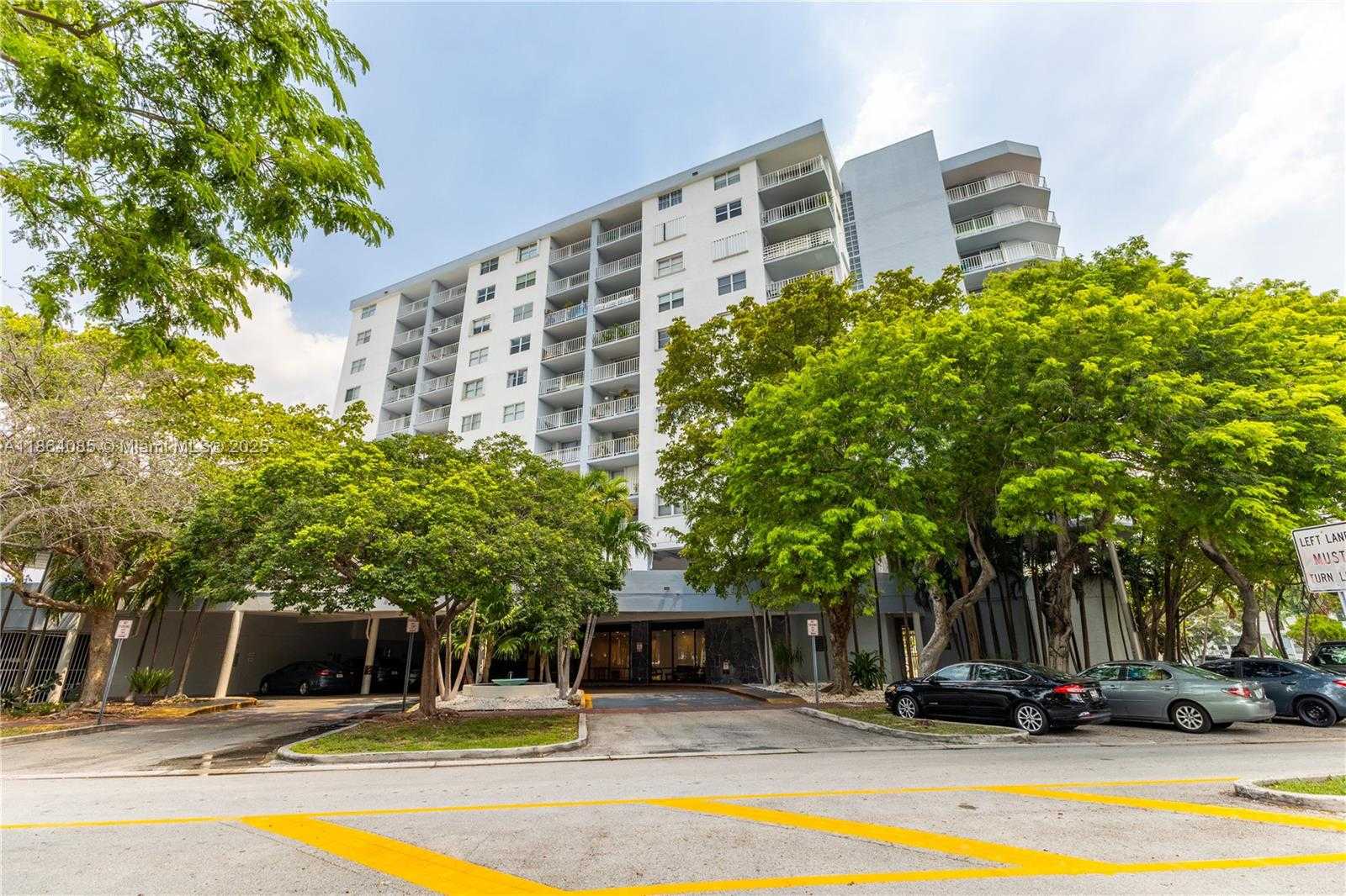 Small Image of 6900 BAY DR #11E, Miami Beach Number 5