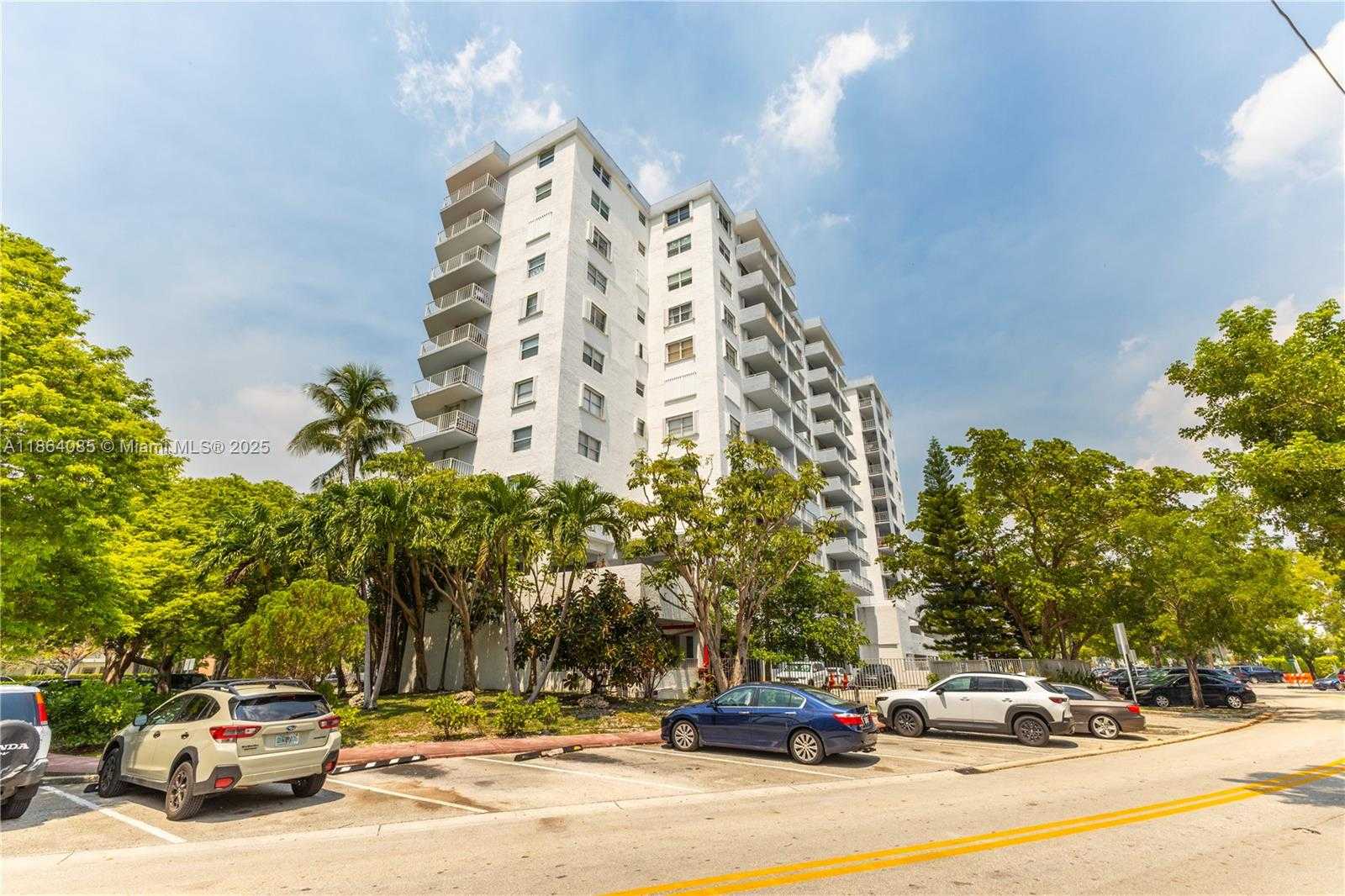 Small Image of 6900 BAY DR #11E, Miami Beach Number 6