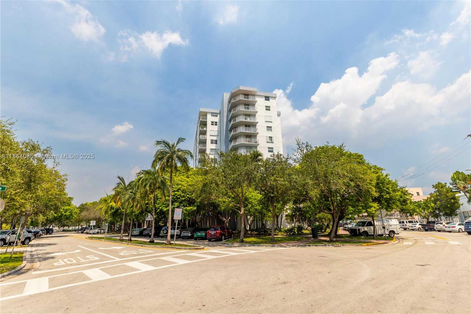 Small Image of 6900 BAY DR #11E, Miami Beach Number 7