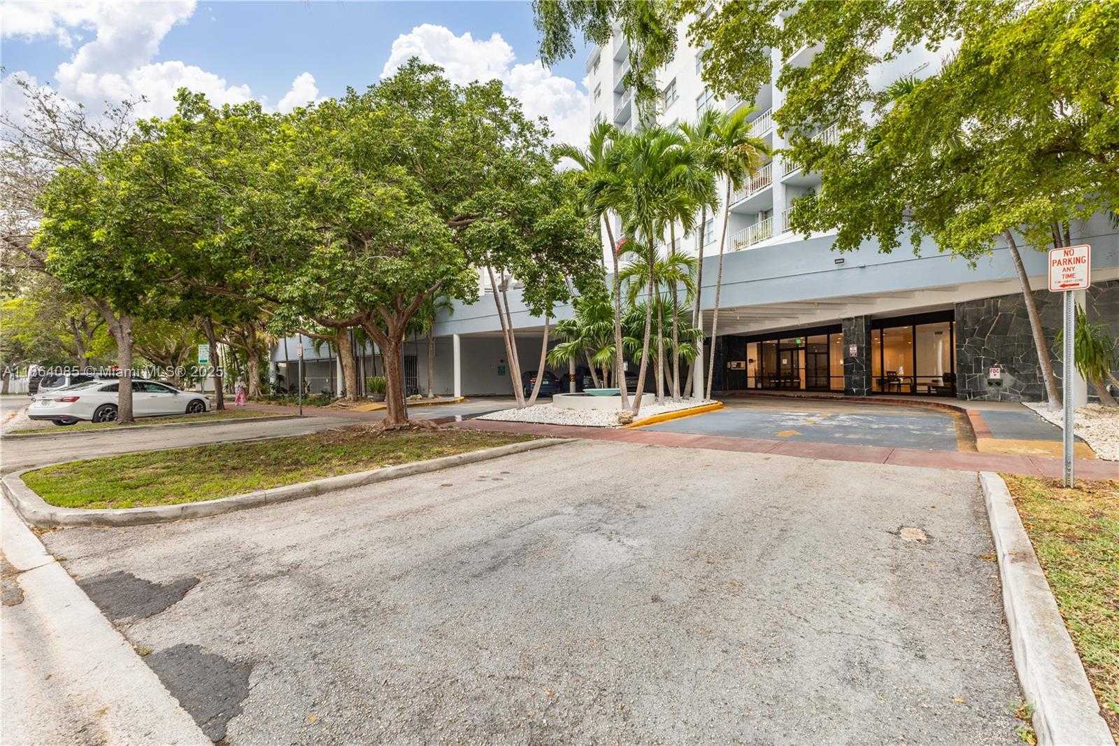 Small Image of 6900 BAY DR #11E, Miami Beach Number 8