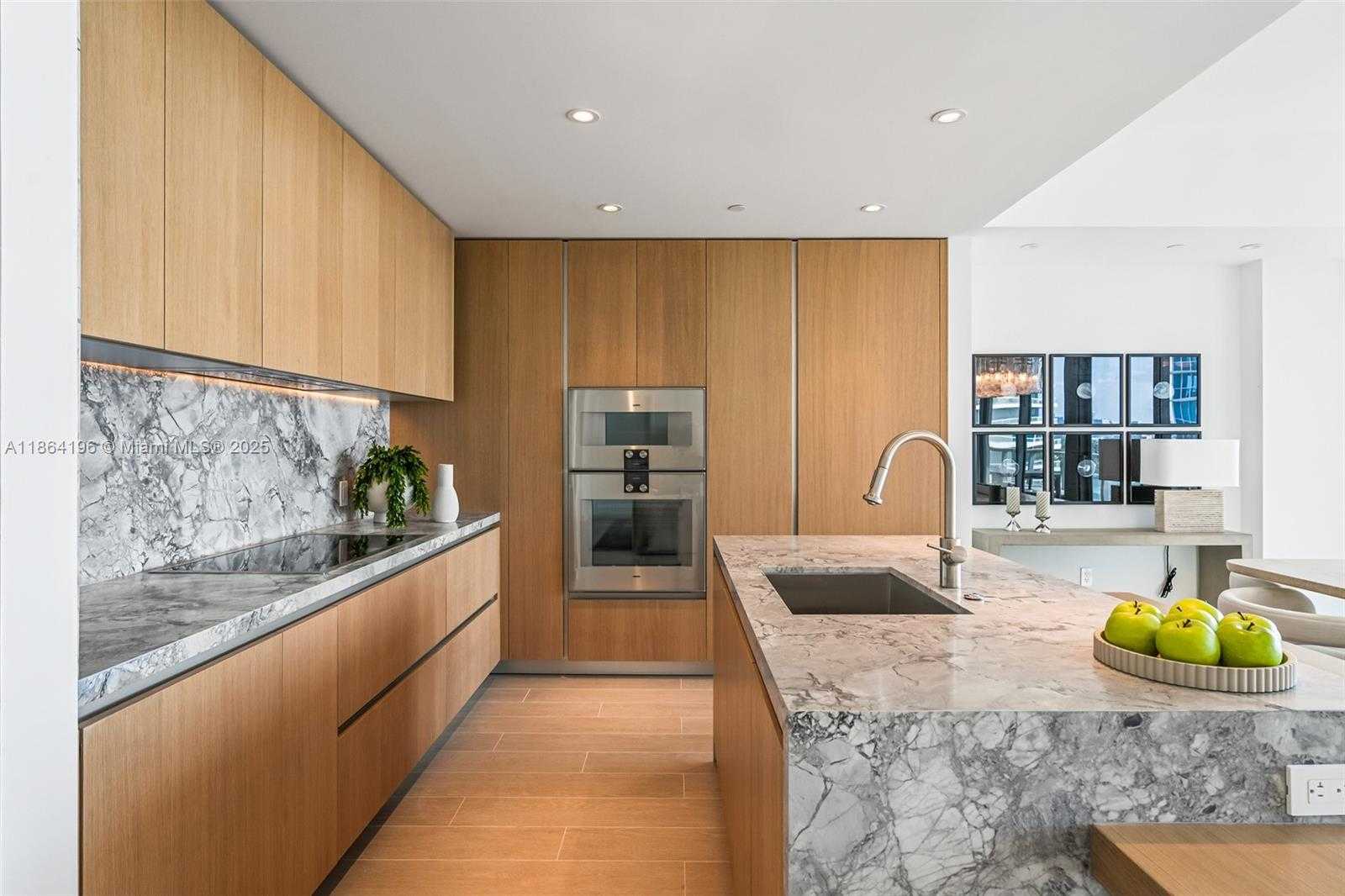 Small Image of 500 ALTON RD #1803, Miami Beach Number 5