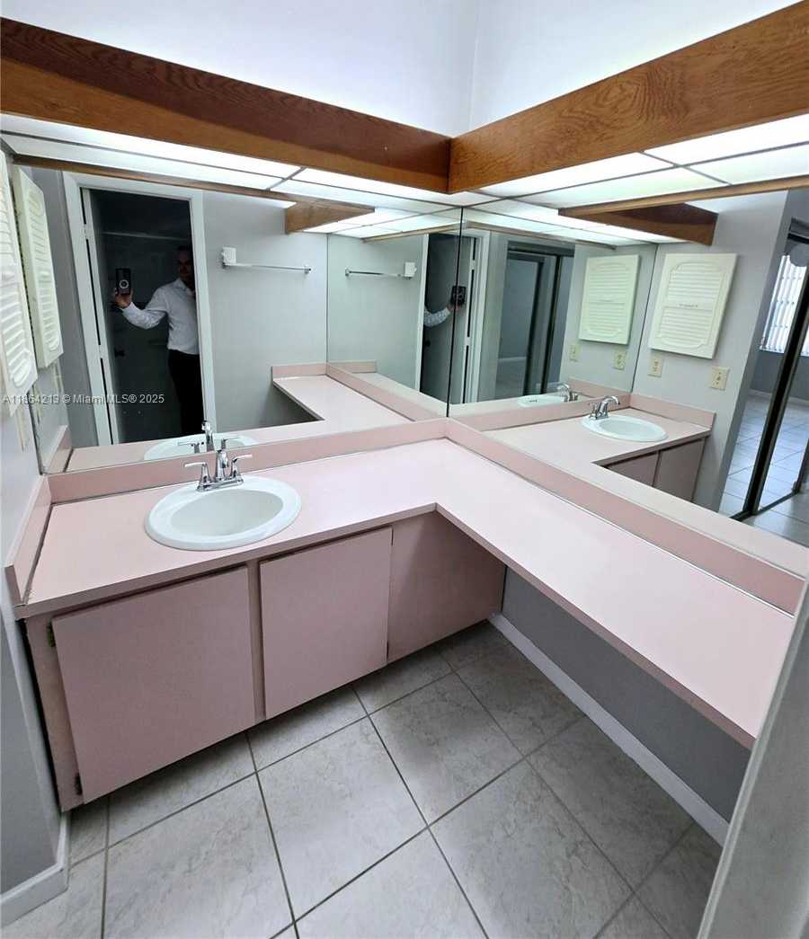 Small Image of 6708 NORTH WEST 193RD TER, Hialeah Number 12