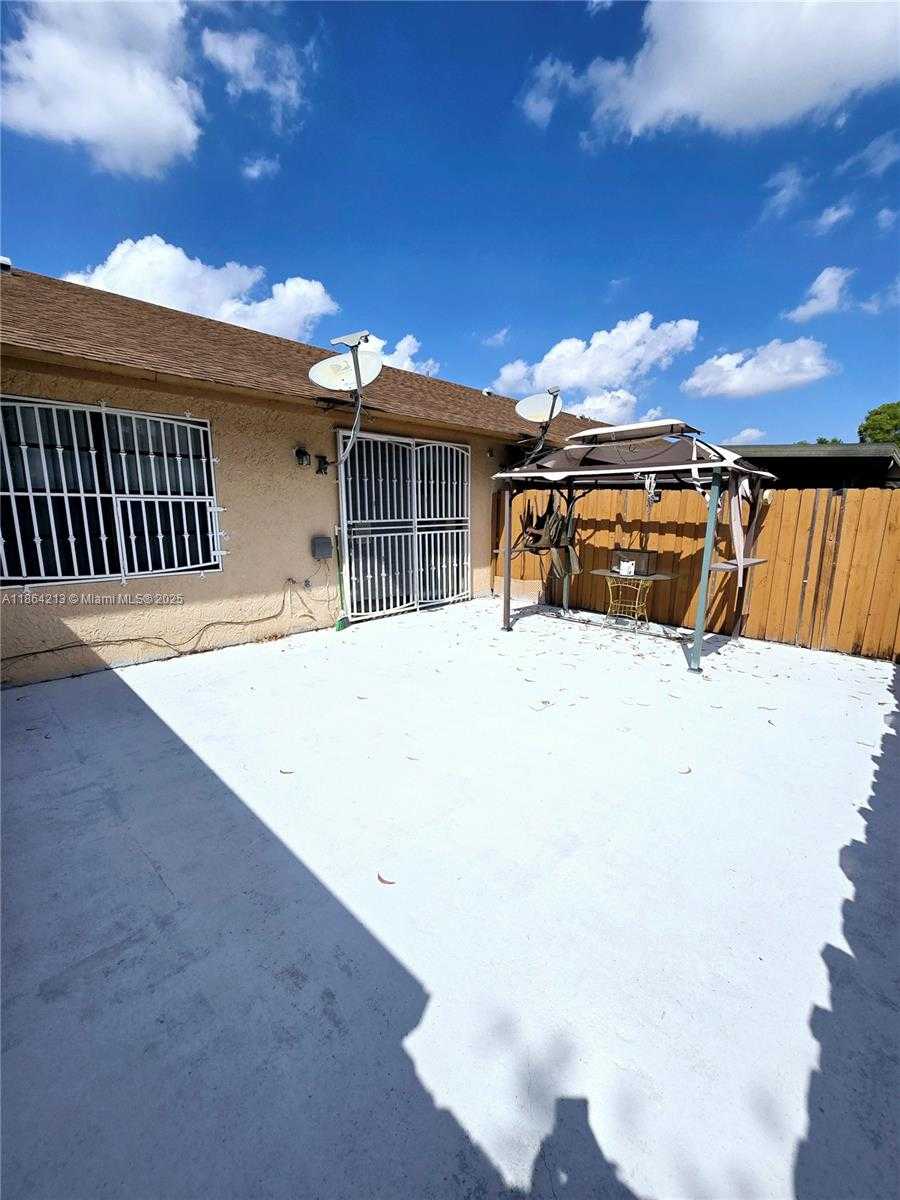Small Image of 6708 NORTH WEST 193RD TER, Hialeah Number 19