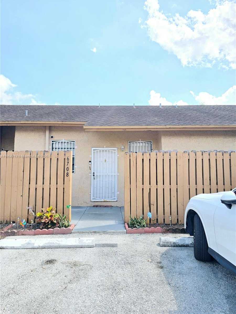 Small Image of 6708 NORTH WEST 193RD TER, Hialeah Number 20