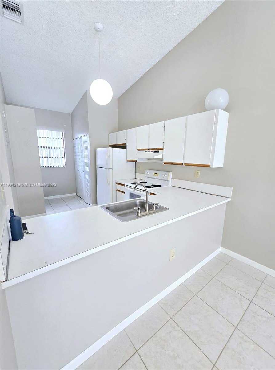 Small Image of 6708 NORTH WEST 193RD TER, Hialeah Number 5