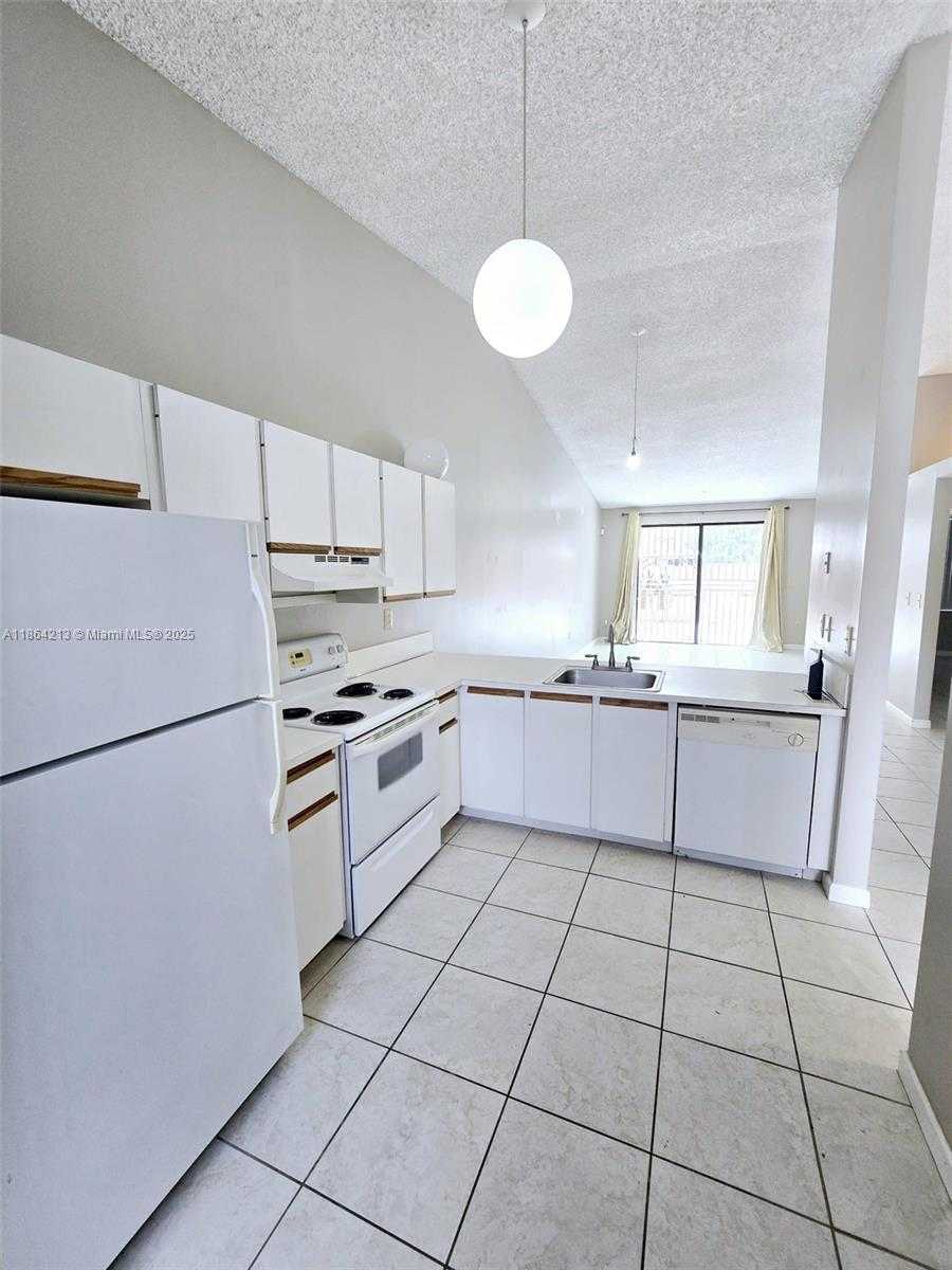 Small Image of 6708 NORTH WEST 193RD TER, Hialeah Number 7