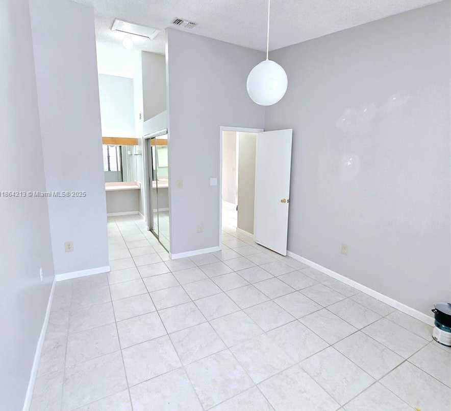 Small Image of 6708 NORTH WEST 193RD TER, Hialeah Number 9