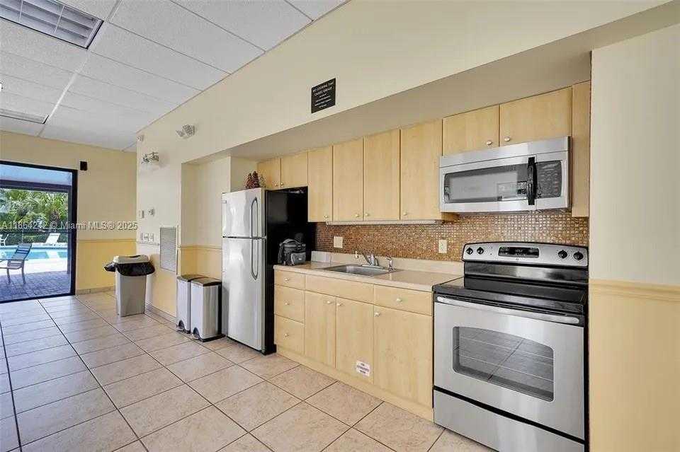 Small Image of 1460 SHERIDAN ST #11D, Hollywood Number 28