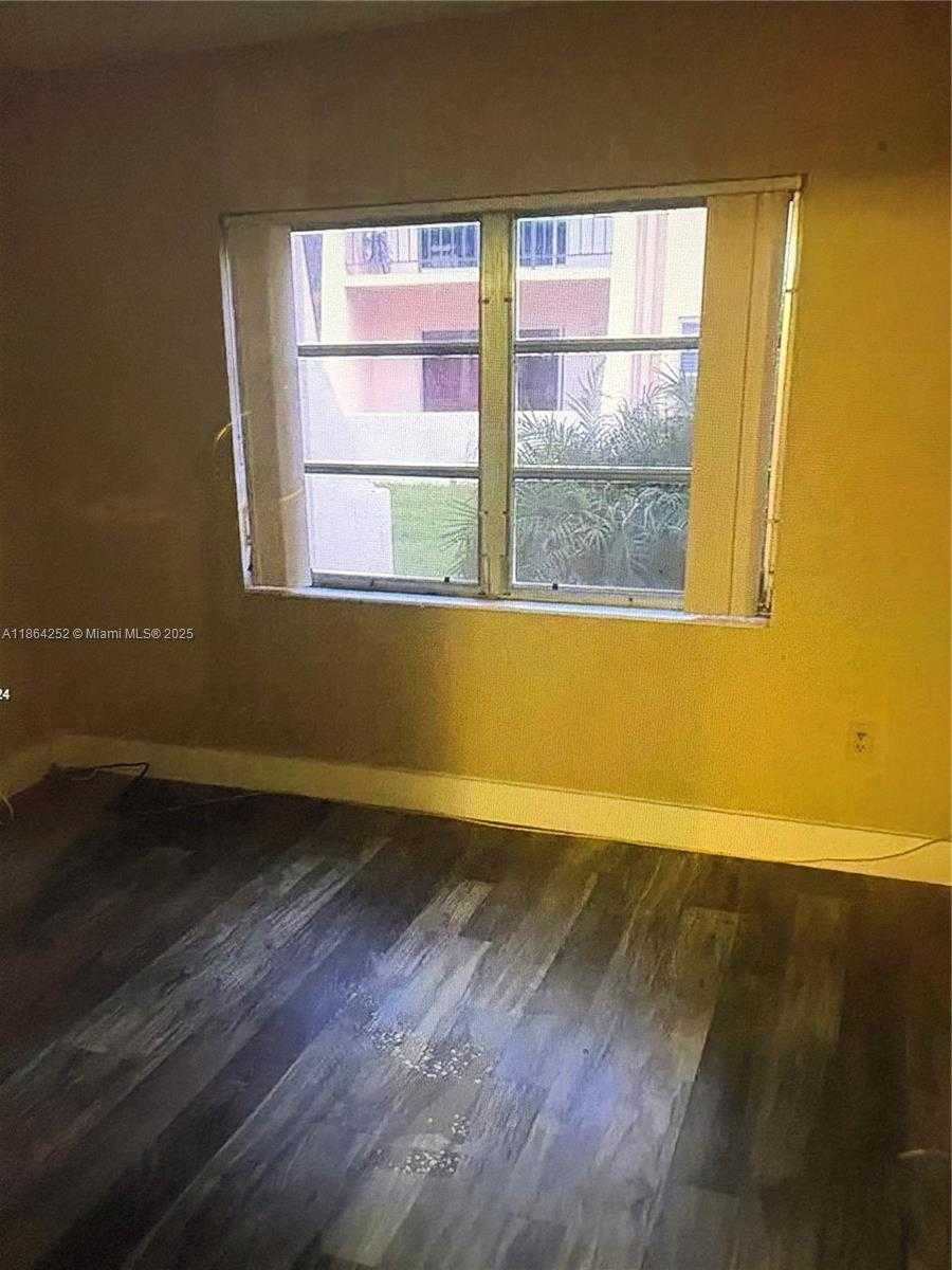 Small Image of 13864 SOUTH WEST 90TH AVE #108-LL, Miami Number 4