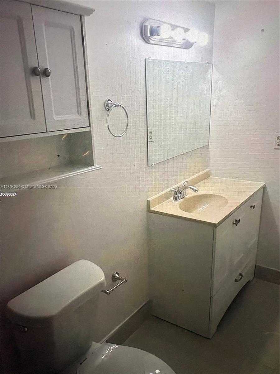 Small Image of 13864 SOUTH WEST 90TH AVE #108-LL, Miami Number 6
