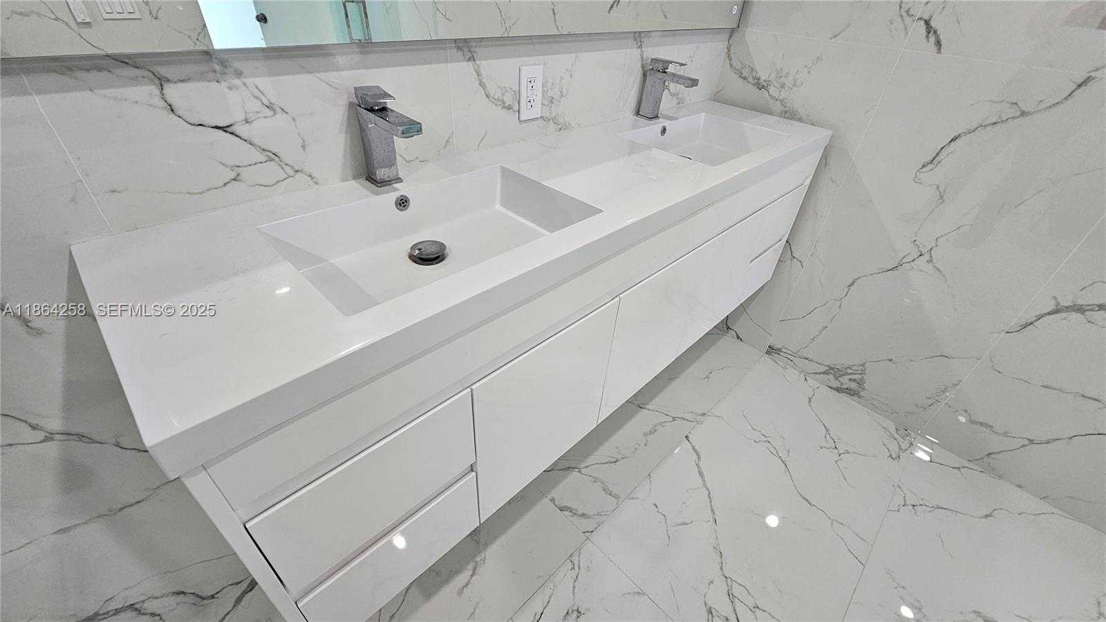 Small Image of 1861 NORTH WEST NORTH RIVER DR #11, Miami Number 25