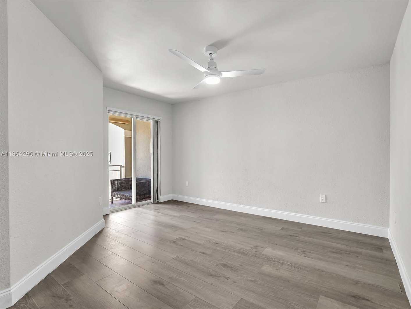 Small Image of 1125 DOVEPLUM ST, Hollywood Number 15
