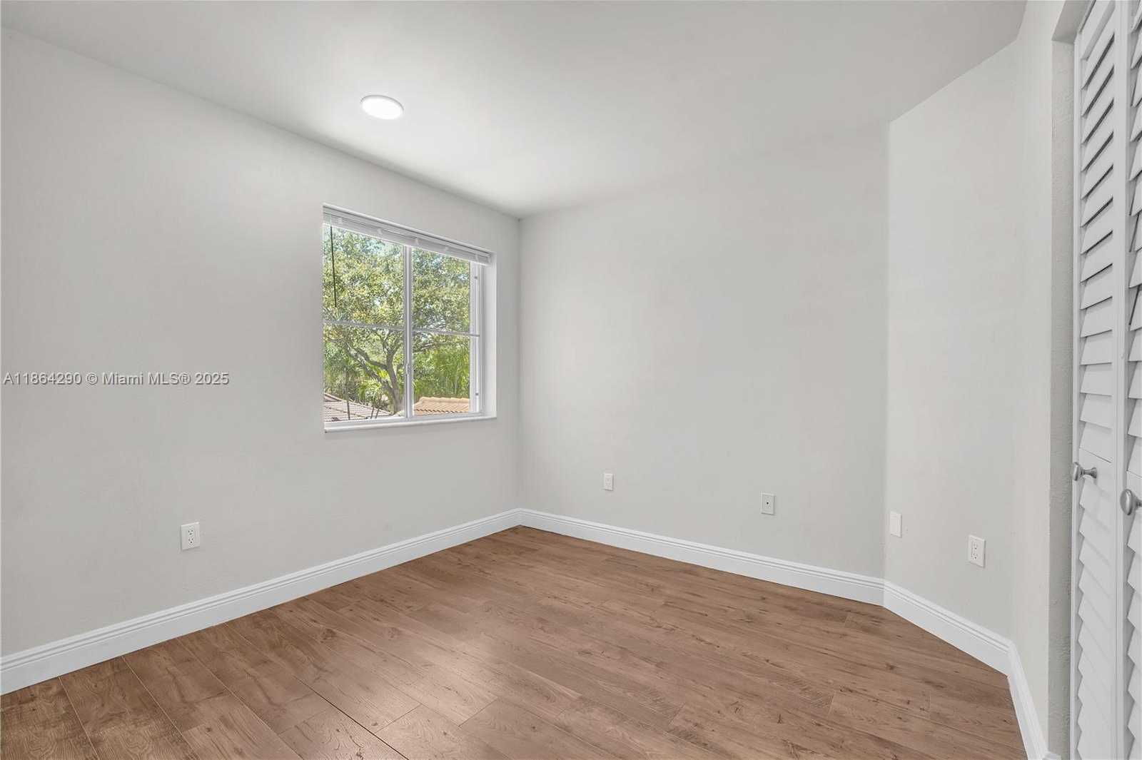 Small Image of 1125 DOVEPLUM ST, Hollywood Number 16