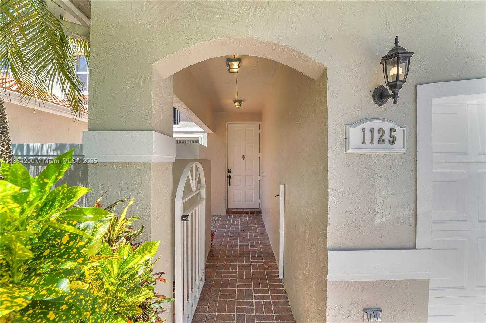 Small Image of 1125 DOVEPLUM ST, Hollywood Number 23