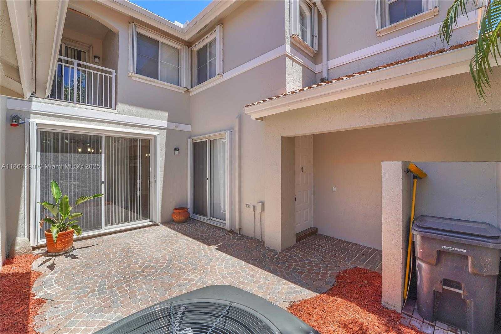 Small Image of 1125 DOVEPLUM ST, Hollywood Number 25