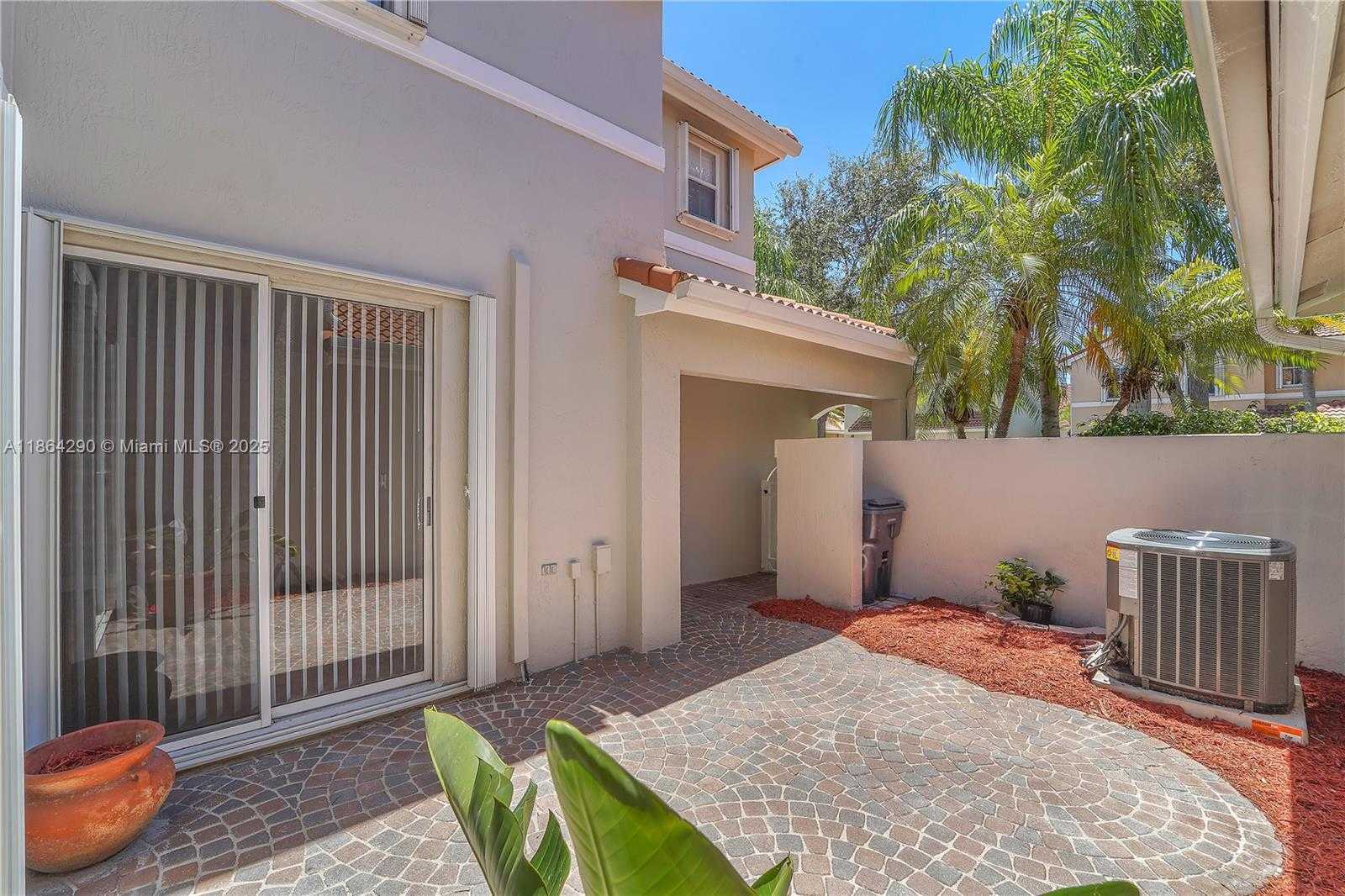 Small Image of 1125 DOVEPLUM ST, Hollywood Number 26