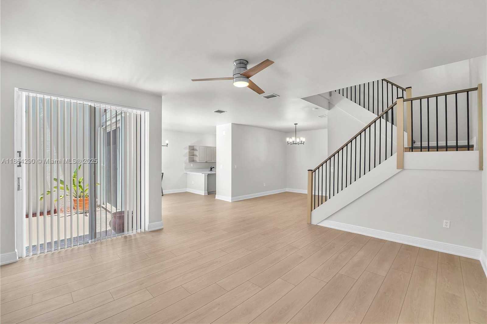 Small Image of 1125 DOVEPLUM ST, Hollywood Number 3