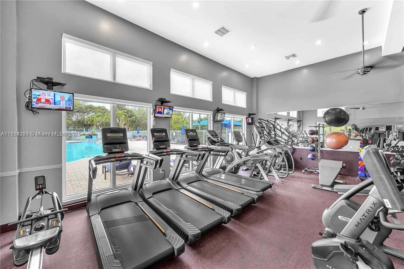 Small Image of 1125 DOVEPLUM ST, Hollywood Number 30