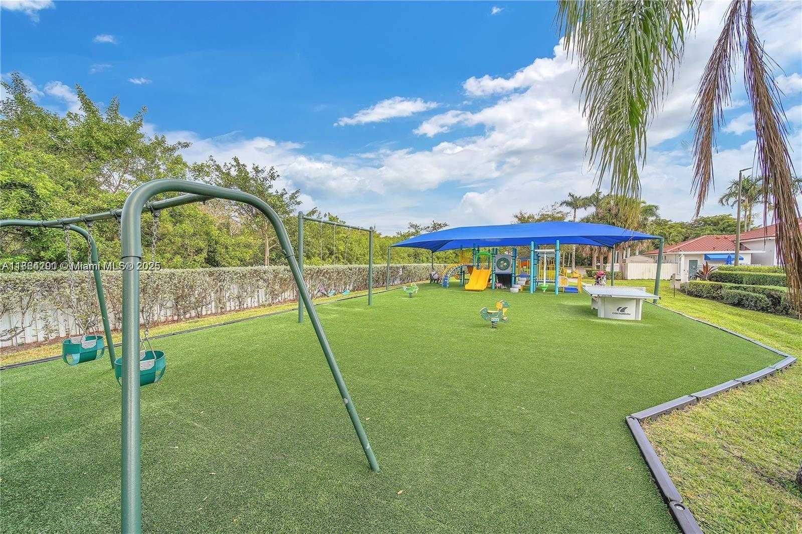 Small Image of 1125 DOVEPLUM ST, Hollywood Number 31