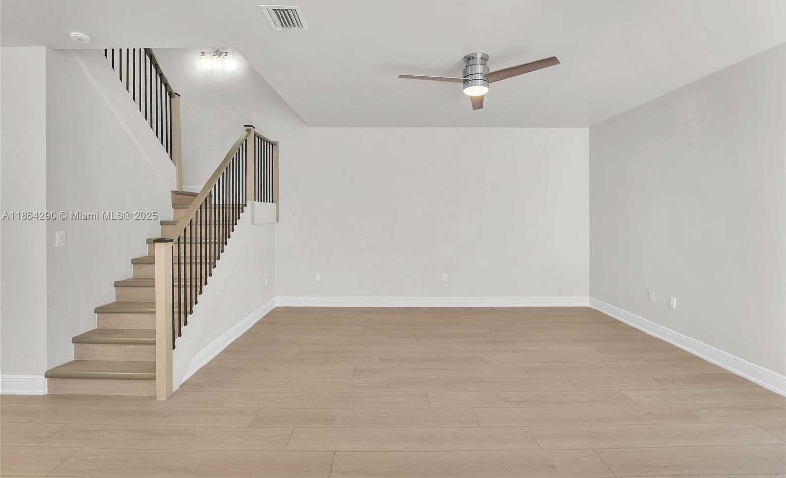 Small Image of 1125 DOVEPLUM ST, Hollywood Number 4