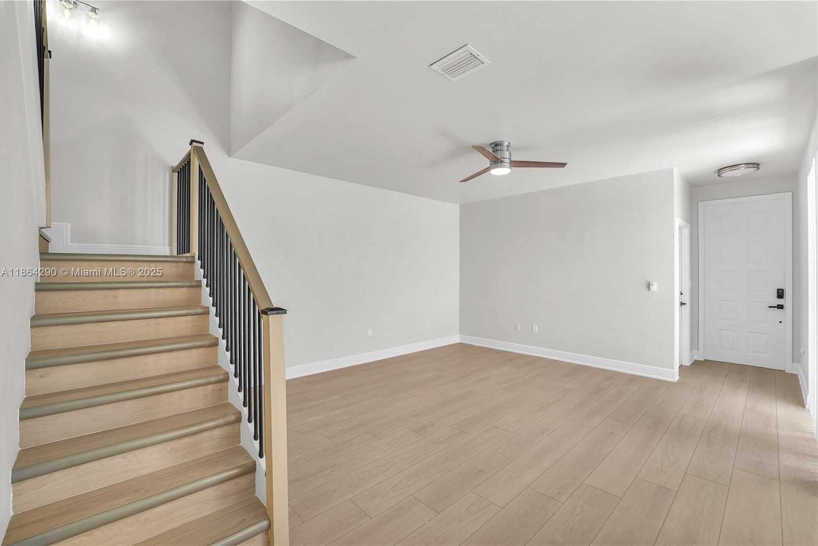 Small Image of 1125 DOVEPLUM ST, Hollywood Number 5