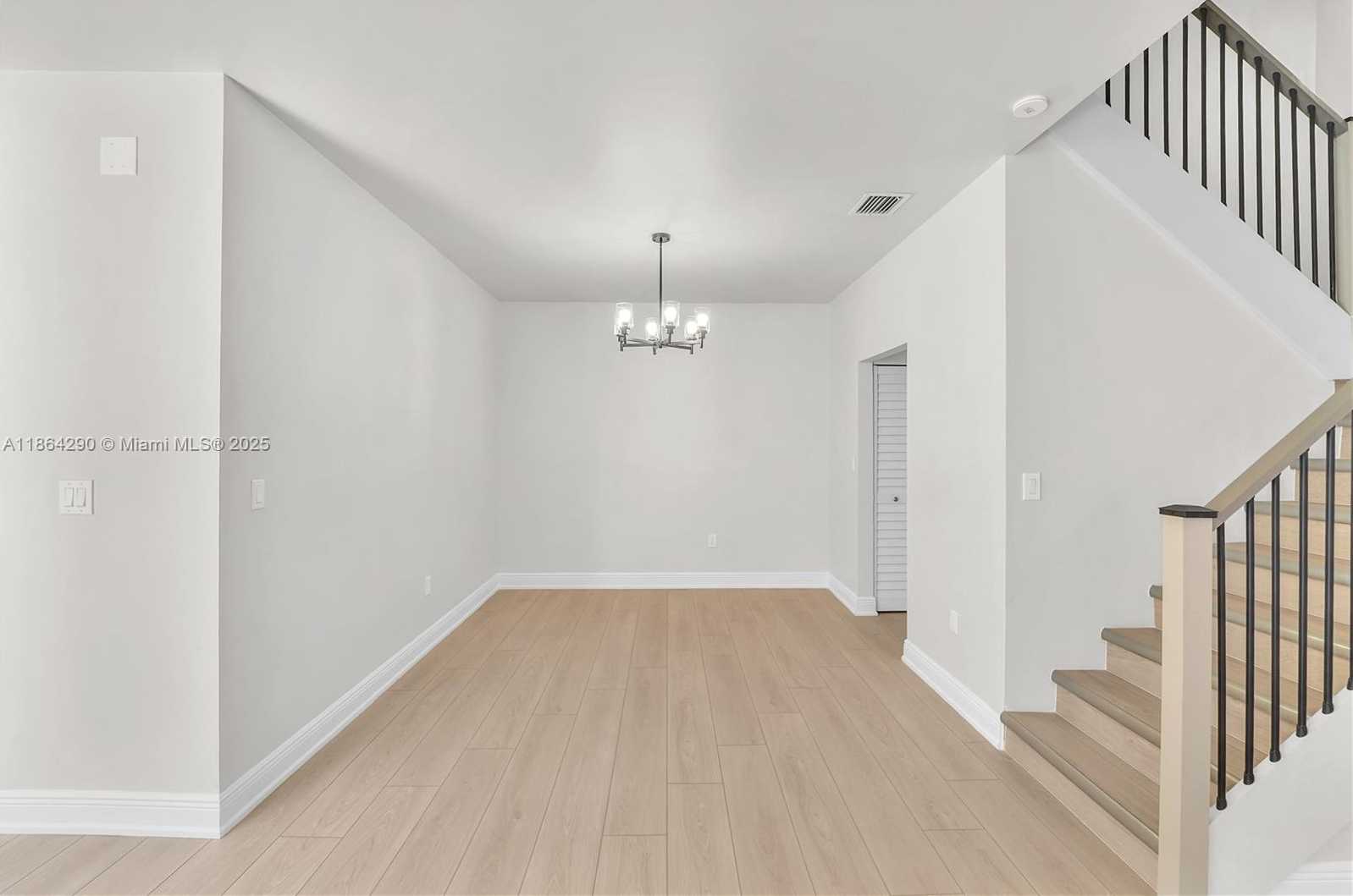 Small Image of 1125 DOVEPLUM ST, Hollywood Number 6