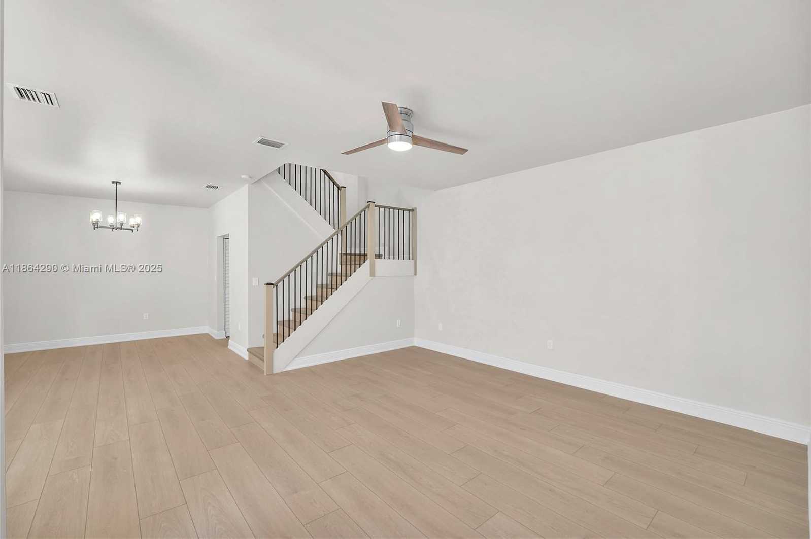 Small Image of 1125 DOVEPLUM ST, Hollywood Number 7