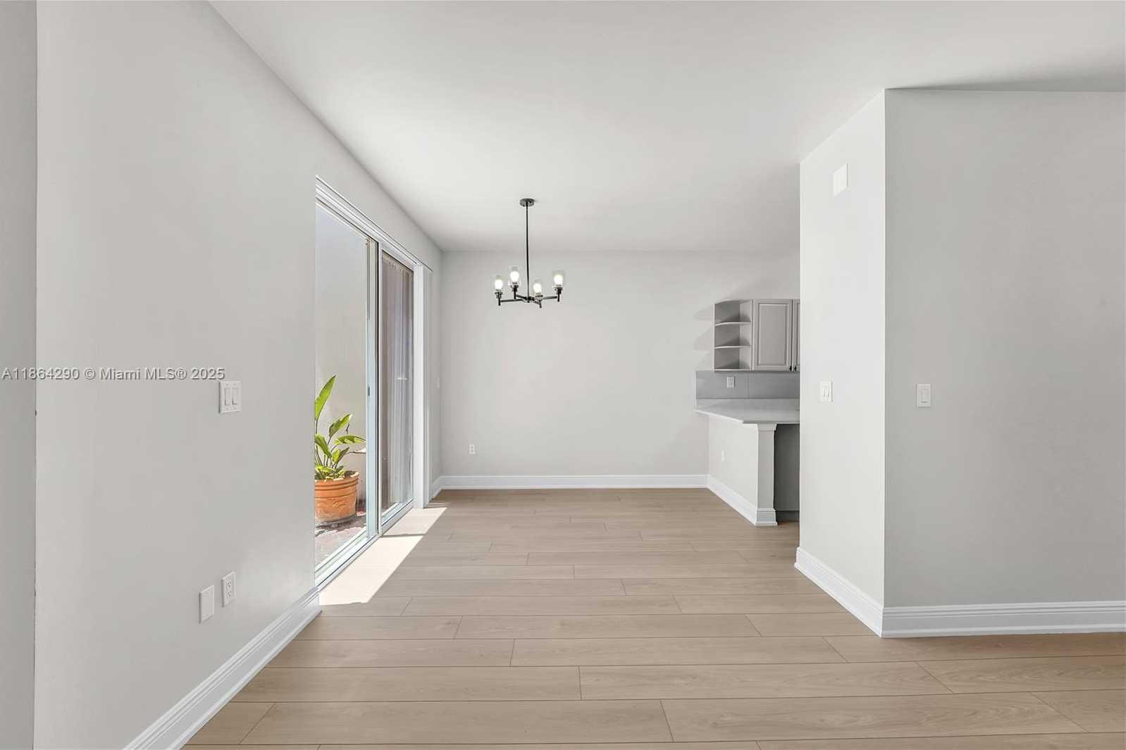 Small Image of 1125 DOVEPLUM ST, Hollywood Number 8